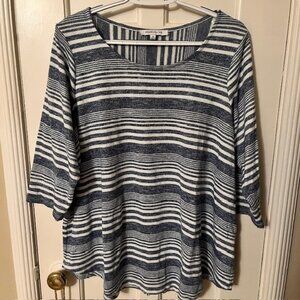 ROSE & OLIVE BLUE-AND-WHITE STRIPED 3/4-SLEEVE TOP, 1X, CUTE BUTTONS ON BACK